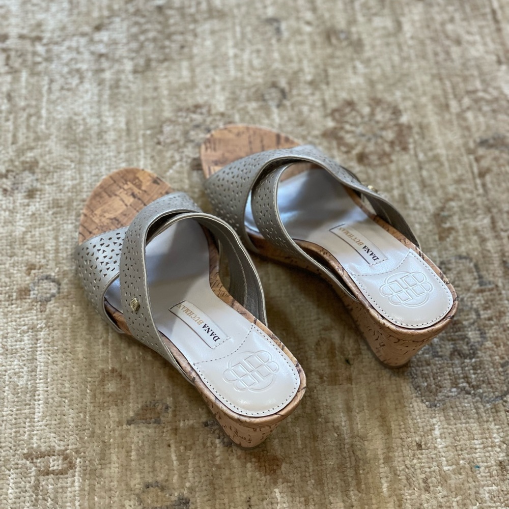 NWOB Dana Buchman Criss Cross Cork Slide Wedges, Muted Gold, Size 6.NWOB - Picture 11 of 14